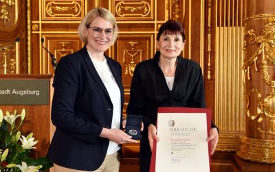 Ehrung des Vorstandsmitglieds Gabriele Knoller mit der Verdienstmedaille „Für Augsburg“