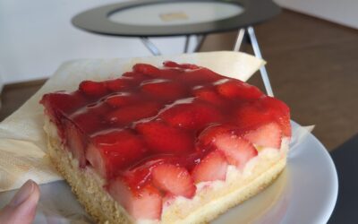 Erdbeerkuchenverkauf zugunsten unseres Vereins