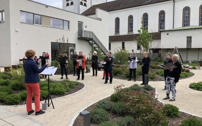 Mailieder im Hospizgarten